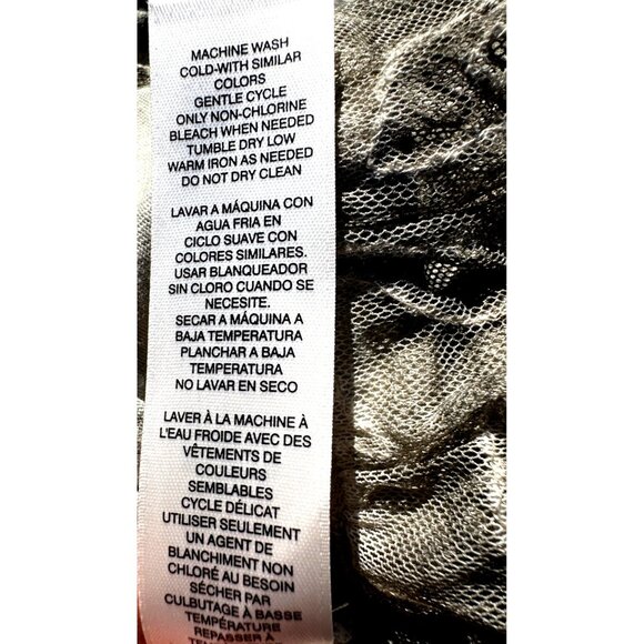 Chicos Olive Green Gray Blouse Top Embroidered Lace Hem Scoop Neck Blouse Size 3 - Picture 7 of 11